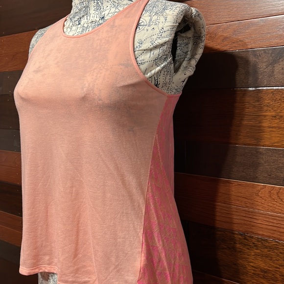 American Eagle Outfitters Crew Neck Two Toned Pink Tank Top - Picture 2 of 8